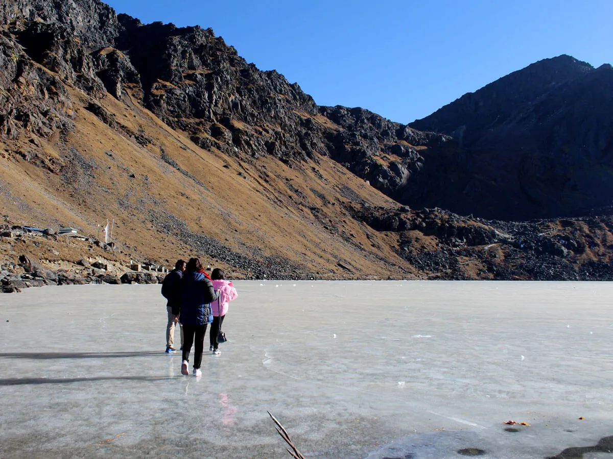 Frozen lake in Gosaikunda